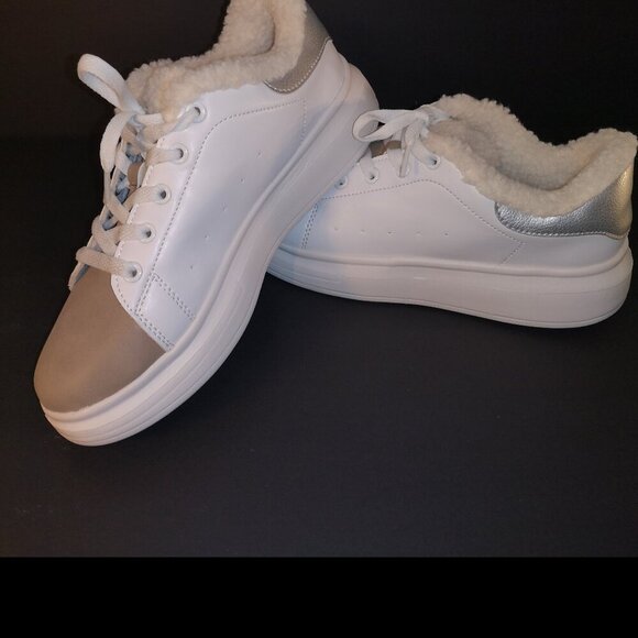 2 / $30.00 - Arizona Jean Co. Encore Ladies Sherpa Lined Size 8.5M Sneakers - Picture 1 of 8